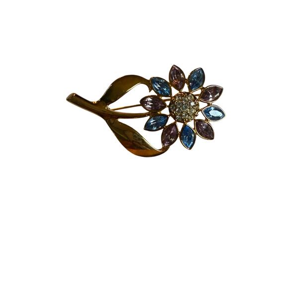 Vintage Avon Gold Tone Rhinestone Flower Brooch Pin - Picture 5 of 5